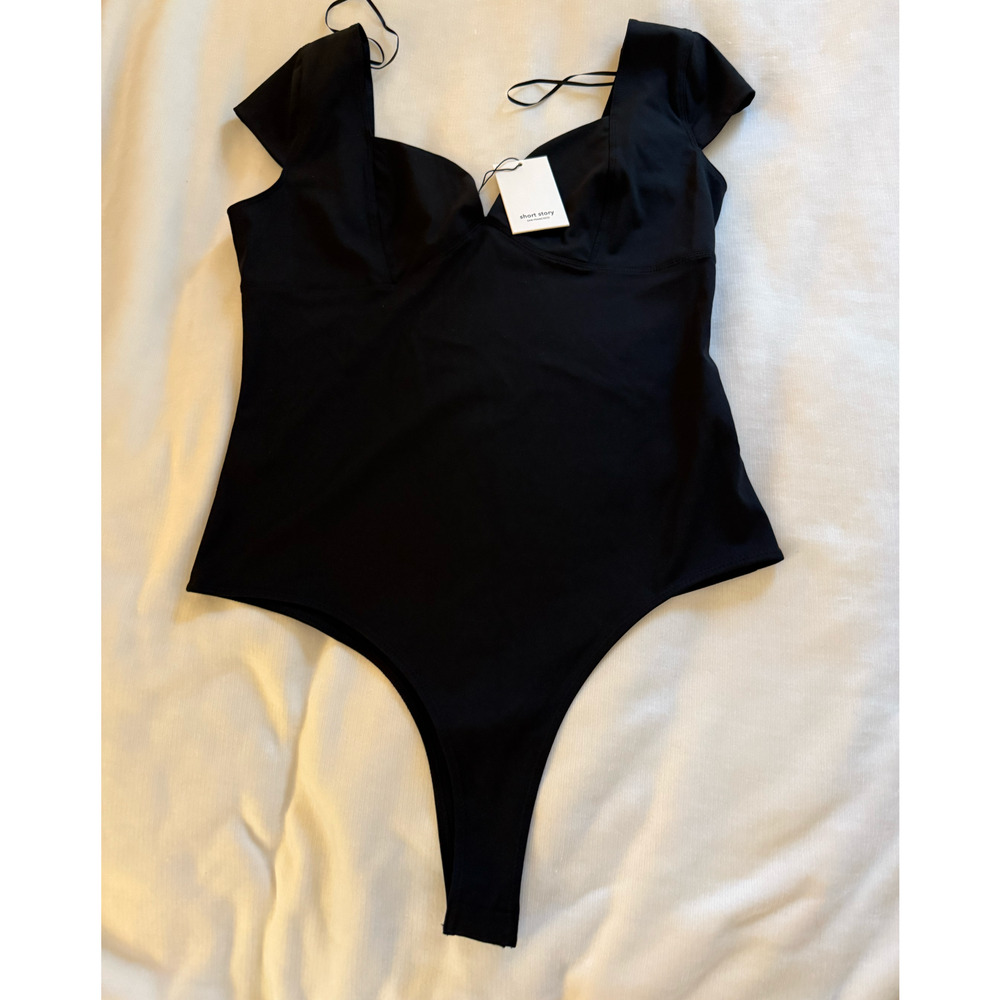 ASTR The Label Bodysuit Size Large Black Short Sleeve Sweetheart Neck Snap NWT